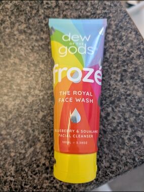 Dew of the Gods Froze The Royal Face Wash - Multicolor